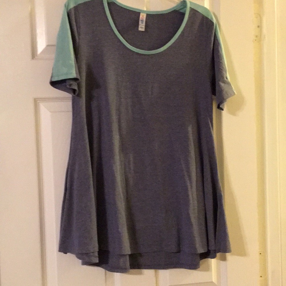 LulaRoe Perfect T small
